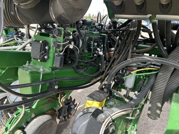 Image of John Deere DR16X equipment image 1