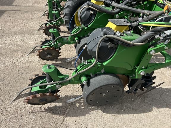Image of John Deere DR16X equipment image 3