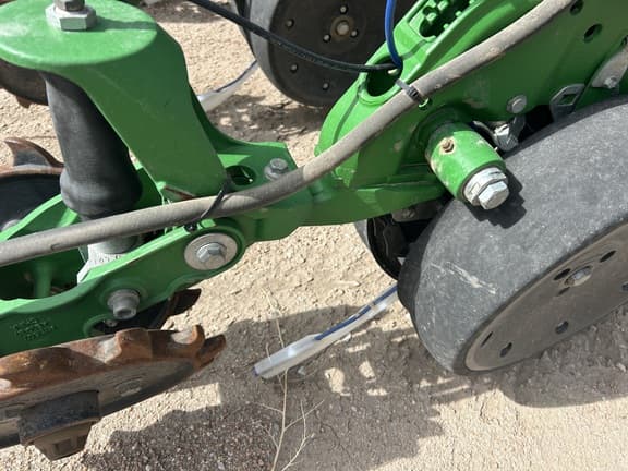 Image of John Deere DR16X equipment image 2
