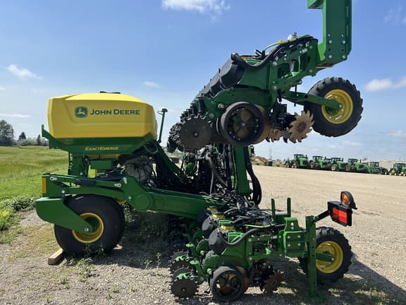 Image of John Deere DR24 equipment image 4