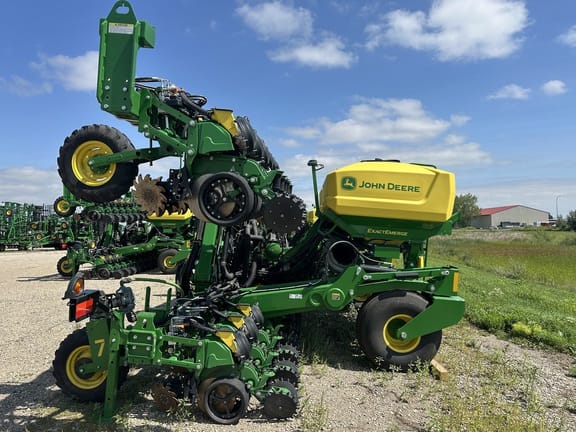 2025 John Deere DR24 Equipment Image0