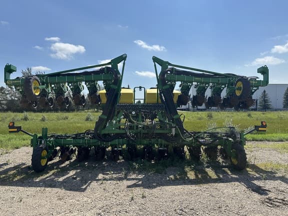 Image of John Deere DR24 equipment image 2