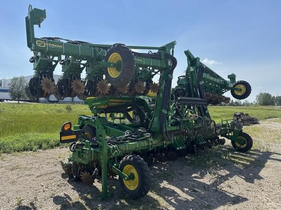 Image of John Deere DR24 equipment image 3