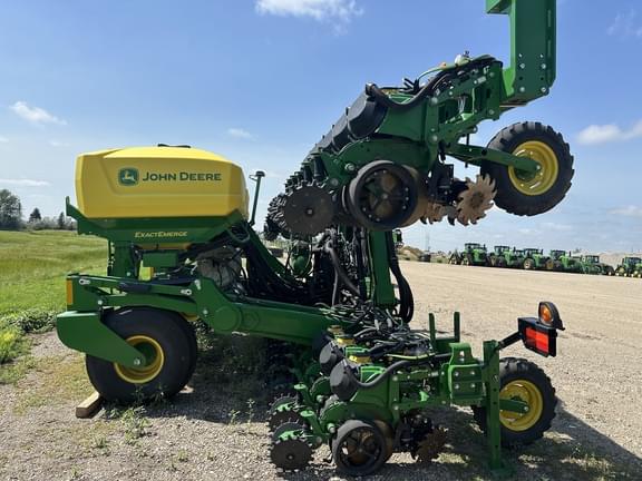 Image of John Deere DR24 equipment image 4