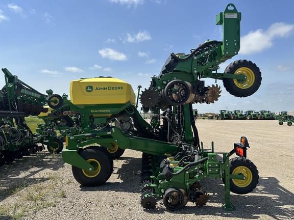 Image of John Deere DR24 equipment image 4