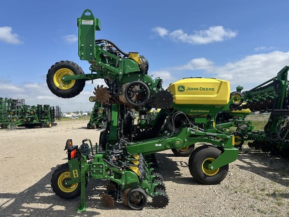 2025 John Deere DR24 Equipment Image0