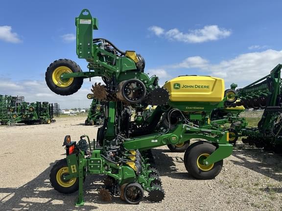 Image of John Deere DR24 Primary image