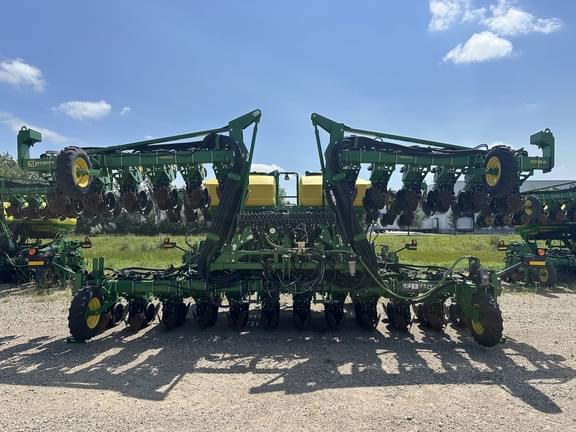 Image of John Deere DR24 equipment image 2