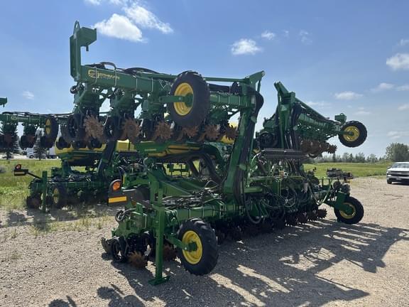 Image of John Deere DR24 equipment image 3