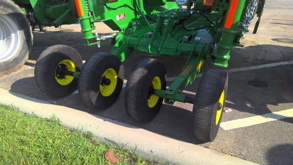 Image of John Deere FC12E equipment image 2