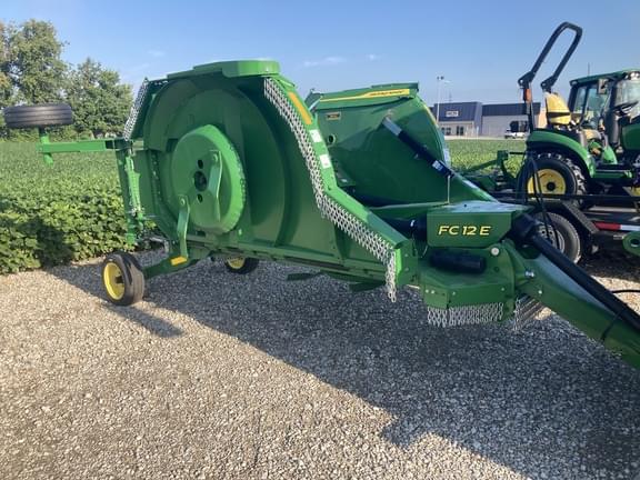 Image of John Deere FC12E equipment image 4