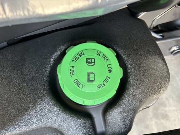 Image of John Deere HPX815E equipment image 4