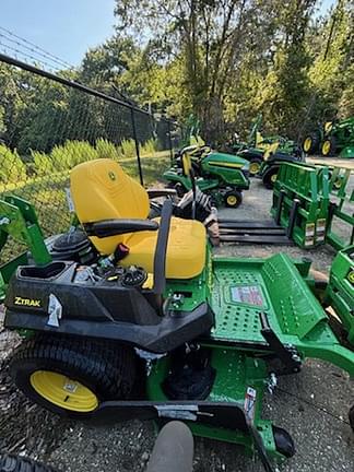 Image of John Deere Z720E equipment image 1
