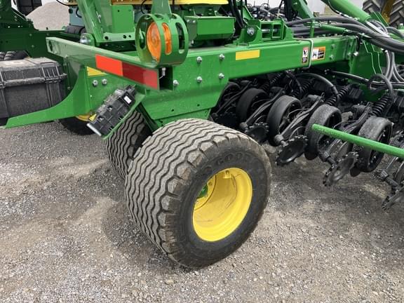 Image of John Deere N530C equipment image 4