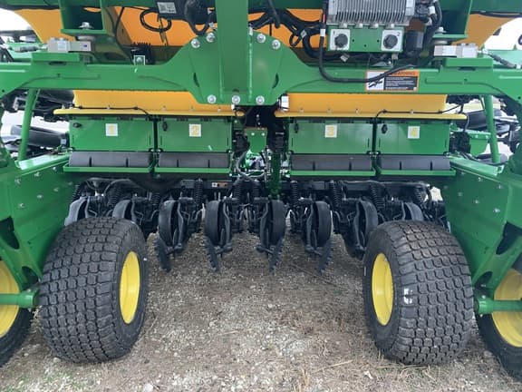 Image of John Deere N530C equipment image 4