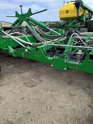 Image of John Deere N560F equipment image 3