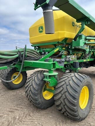 Image of John Deere N560F equipment image 2