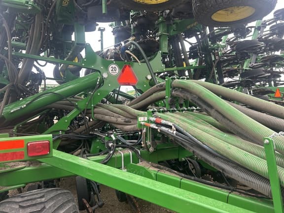 Image of John Deere N560F equipment image 4