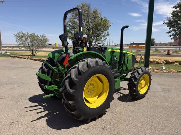 Image of John Deere 5067E equipment image 4