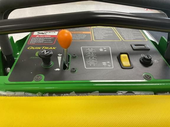 Image of John Deere Q820E equipment image 4