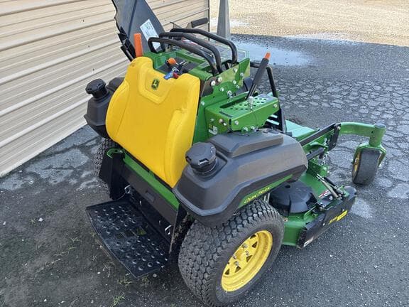 Image of John Deere Q820M equipment image 2