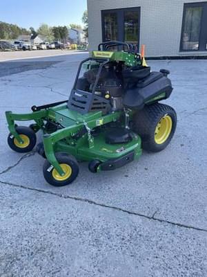 2025 John Deere Q820M Image