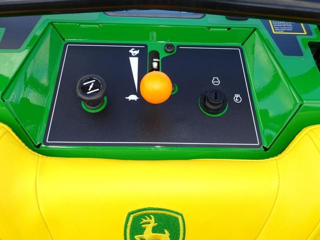 Image of John Deere Q850M equipment image 2