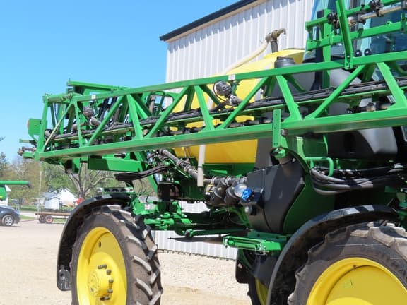 Image of John Deere R4023 equipment image 4