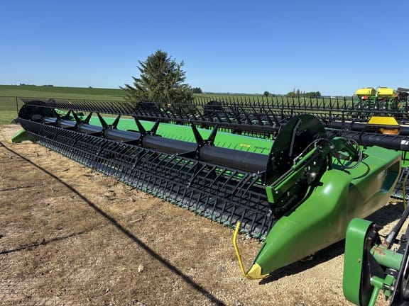 2025 John Deere RDF35 Equipment Image0