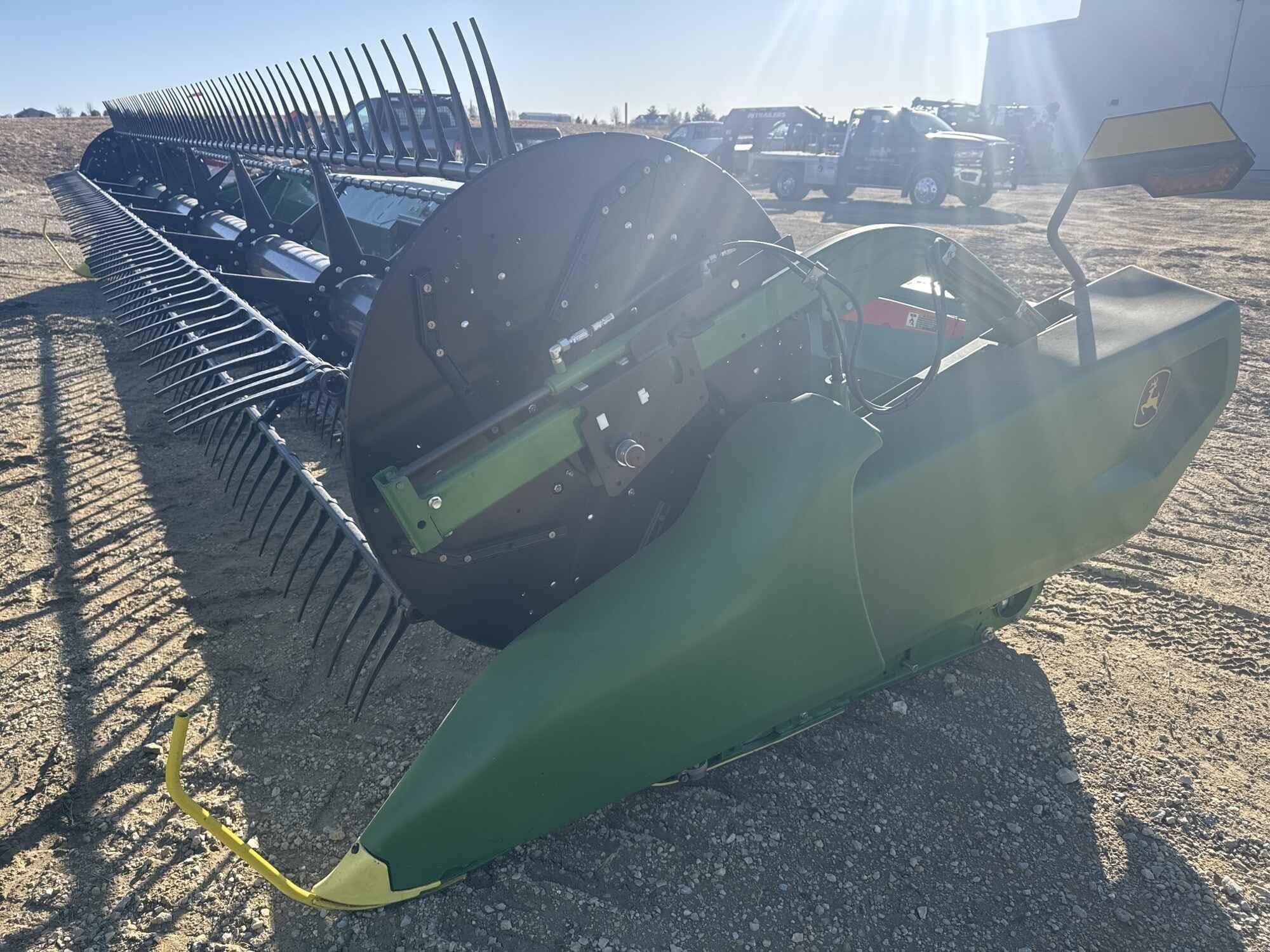 2025 John Deere RDF30 Equipment Image0