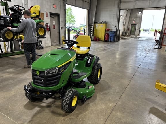 Image of John Deere S130 equipment image 3