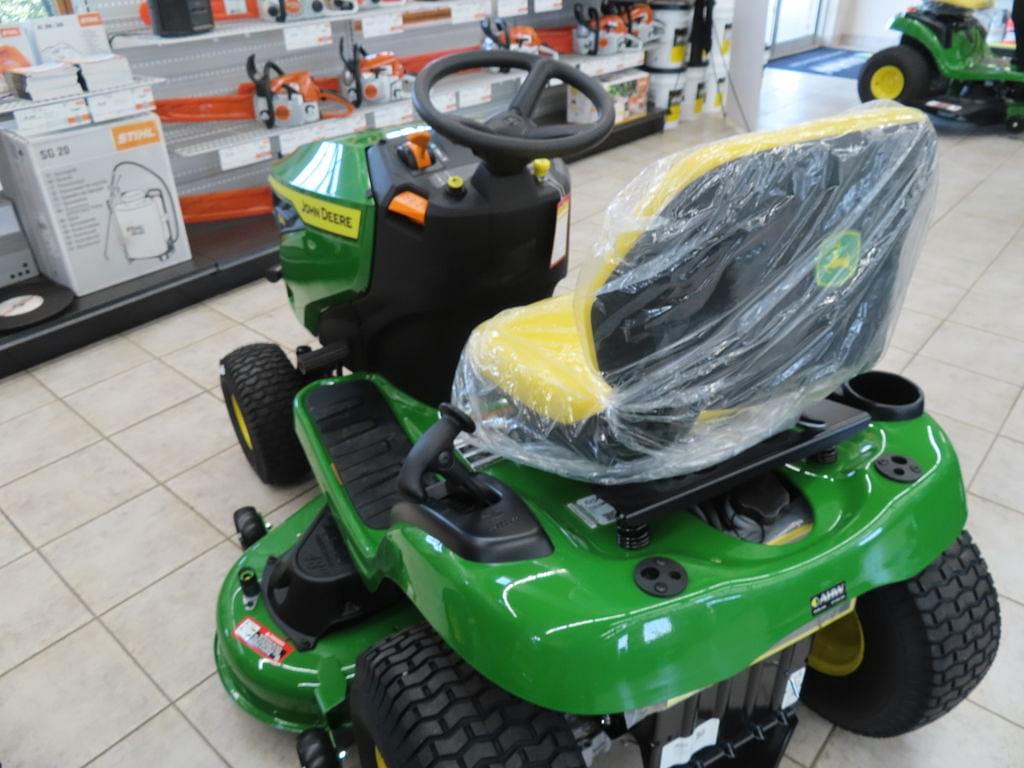 Image of John Deere S140 Image 1