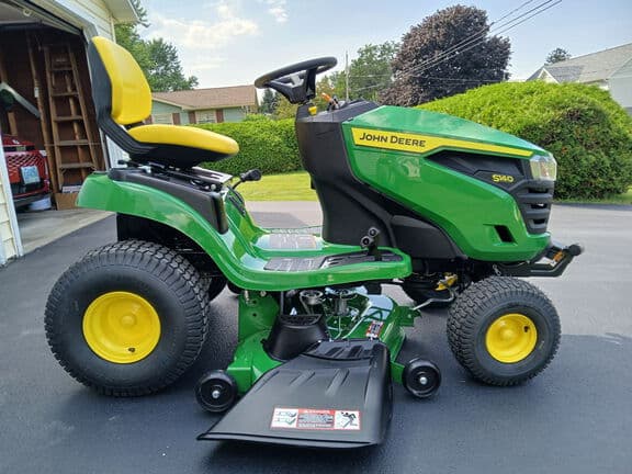 Image of John Deere S140 equipment image 1