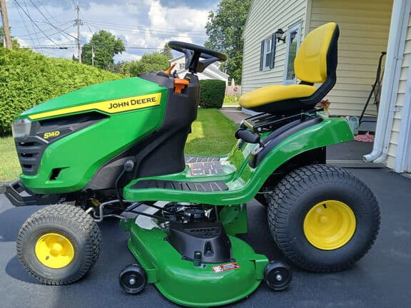 Image of John Deere S140 equipment image 2