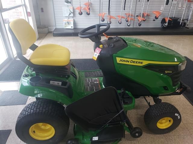Image of John Deere S140 equipment image 1