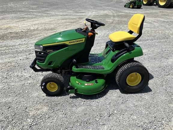 Image of John Deere S220 equipment image 4