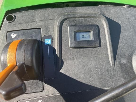 Image of John Deere S220 equipment image 3