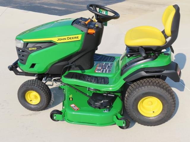 Image of John Deere S240 equipment image 4