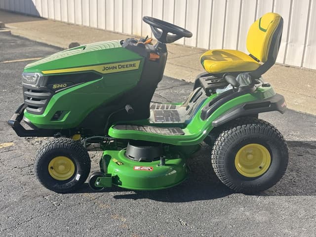 Image of John Deere S240 equipment image 1