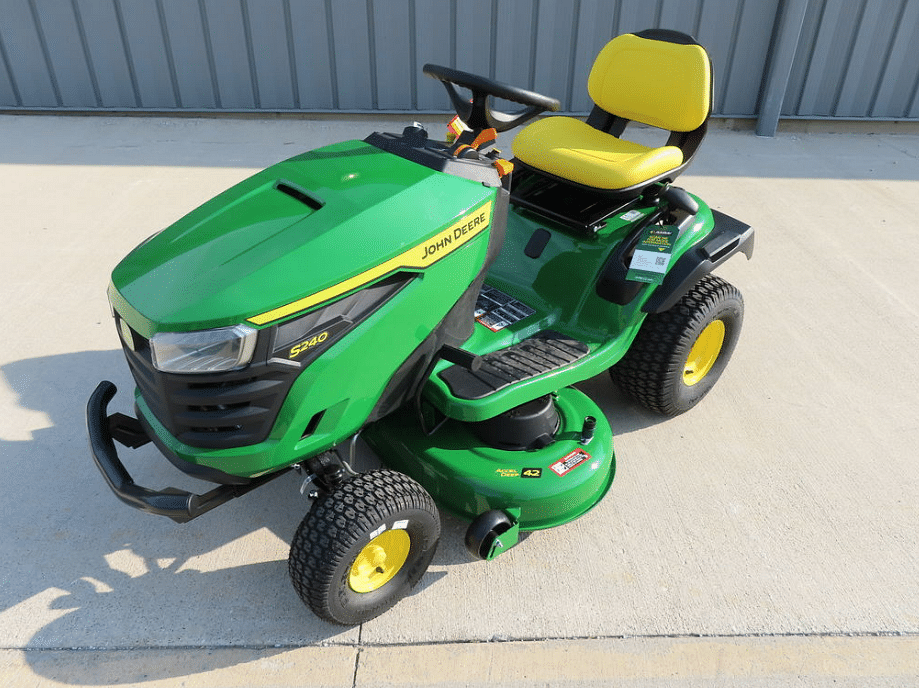 Image of John Deere S240 Image 1