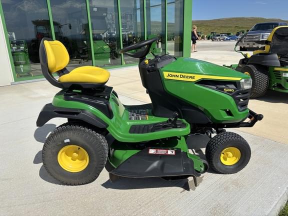 Image of John Deere S240 equipment image 1