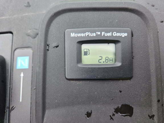 Image of John Deere S240 equipment image 4