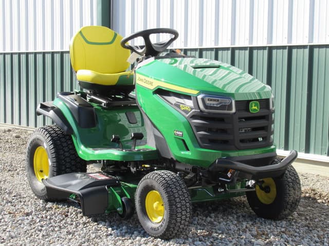 Image of John Deere S240 equipment image 1