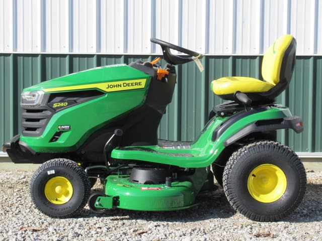 Image of John Deere S240 equipment image 2