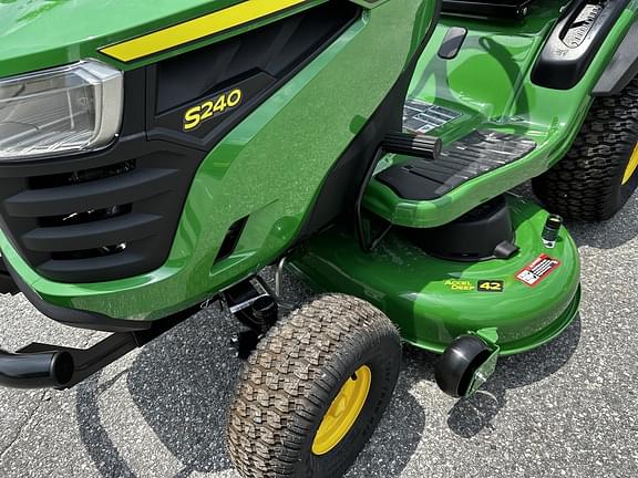 Image of John Deere S240 equipment image 1