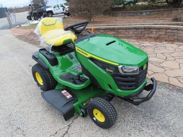 Image of John Deere S240 equipment image 1
