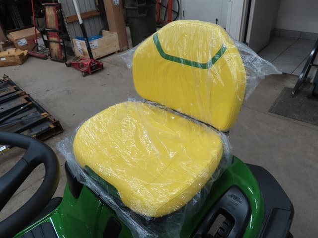 Image of John Deere S240 equipment image 4