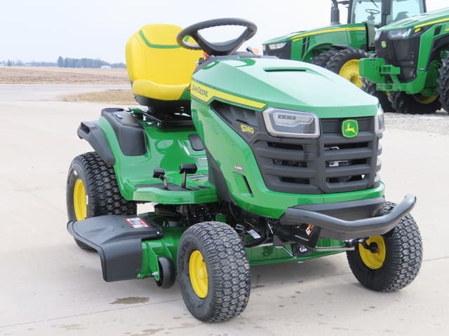 Image of John Deere S240 equipment image 1