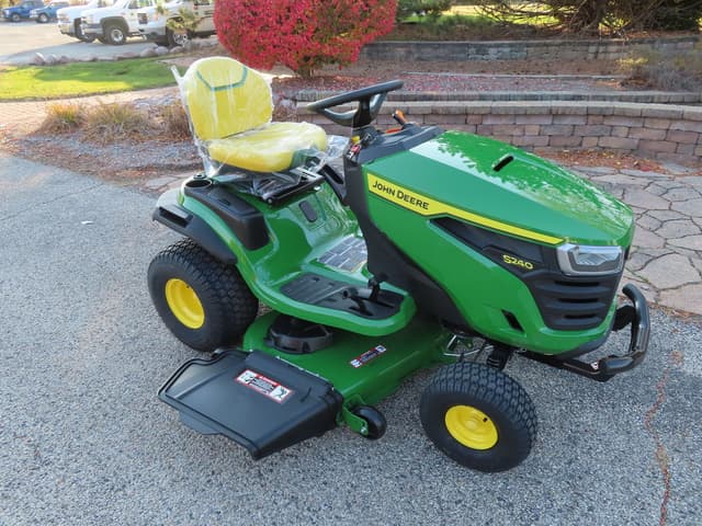 Image of John Deere S240 equipment image 1