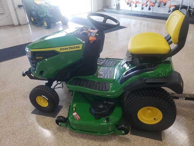 Image of John Deere S240 equipment image 2